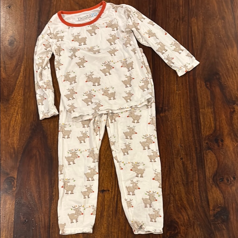 Bestaroo Size 4T Kids Reindeer Pajamas - Cream and Red